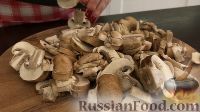 Фото приготовления рецепта: Песочный пирог с грибами и овощами - шаг №7