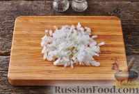 Фото приготовления рецепта: Салат с кальмарами и яйцами - шаг №4