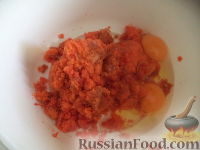 Фото приготовления рецепта: Морковные оладьи с манкой и яблоком - шаг №1