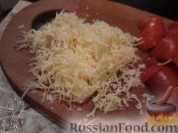 Фото приготовления рецепта: Салат с курицей, помидорами и сыром - шаг №8