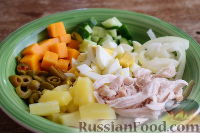 Фото приготовления рецепта: Салат с курицей и ананасом - шаг №11