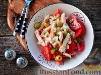 Фото к рецепту: Салат с куриной грудкой и помидорами