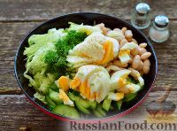 Фото приготовления рецепта: Салат c фасолью и пекинской капустой - шаг №7