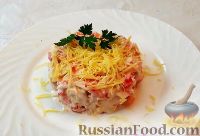 Фото к рецепту: Салат с крабовыми палочками, помидорами и сыром