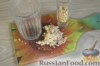Фото приготовления рецепта: Салат "Кедровая ветка" из огурцов, авокадо и киви - шаг №5
