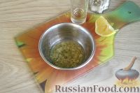 Фото приготовления рецепта: Салат "Кедровая ветка" из огурцов, авокадо и киви - шаг №6