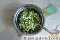 Фото приготовления рецепта: Салат "Кедровая ветка" из огурцов, авокадо и киви - шаг №9