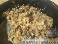 Фото приготовления рецепта: Картофельная запеканка с грибами (в мультиварке) - шаг №7