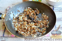 Фото приготовления рецепта: Пирожки с рисом и сушеными грибами - шаг №8