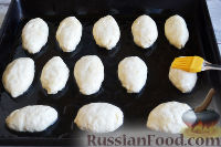 Фото приготовления рецепта: Пирожки с рисом и сушеными грибами - шаг №13