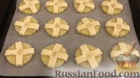 Фото приготовления рецепта: Слоеное печенье с ананасами - шаг №6
