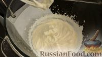 Фото приготовления рецепта: Торт с кокосовым кремом и малиной (без выпечки) - шаг №8
