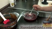 Фото приготовления рецепта: Шоколадный торт с малиновым мармеладом - шаг №10