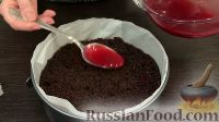 Фото приготовления рецепта: Шоколадный торт с малиновым мармеладом - шаг №27