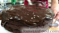 Фото приготовления рецепта: Шоколадный торт с малиновым мармеладом - шаг №33