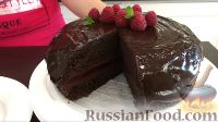 Фото приготовления рецепта: Шоколадный торт с малиновым мармеладом - шаг №35