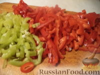 Фото приготовления рецепта: Маринованные зеленые помидоры с перцем и чесноком - шаг №8