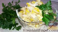 Фото к рецепту: Салат с куриной грудкой и яичными блинчиками