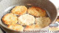 Фото приготовления рецепта: Картофельные драники - шаг №5
