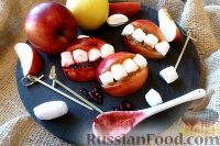 Фото к рецепту: "Зубы вампира" из яблок и конфет