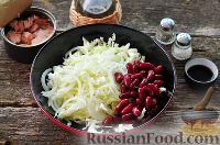 Фото приготовления рецепта: Салат с тунцом и фасолью - шаг №4
