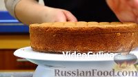 Фото приготовления рецепта: Простой бисквитный торт "Маскарпоне" - шаг №9