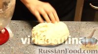 Фото приготовления рецепта: Дрожжевые пирожки с сосисками и сыром (в духовке) - шаг №2