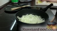 Фото приготовления рецепта: Печеночные трубочки с яйцами и морковью - шаг №11