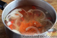 Фото приготовления рецепта: Индийский суп с нутом, фасолью и чечевицей - шаг №5