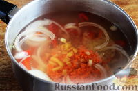 Фото приготовления рецепта: Индийский суп с нутом, фасолью и чечевицей - шаг №7