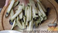 Фото приготовления рецепта: Теплый салат с баклажанами и мясом - шаг №1