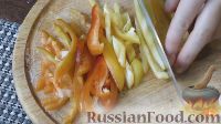 Фото приготовления рецепта: Теплый салат с баклажанами и мясом - шаг №2