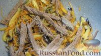 Фото приготовления рецепта: Теплый салат с баклажанами и мясом - шаг №7