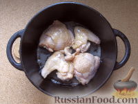 Фото приготовления рецепта: Томлёная курица с цветной капустой - шаг №2