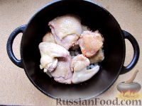 Фото приготовления рецепта: Томлёная курица с цветной капустой - шаг №6