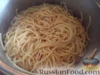 Фото приготовления рецепта: Спагетти под соусом карбонар - шаг №10