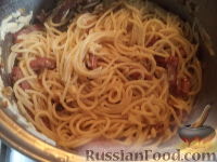 Фото приготовления рецепта: Спагетти под соусом карбонар - шаг №14
