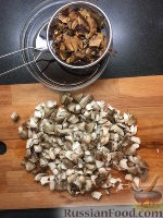Фото приготовления рецепта: Ризотто с вешенками и сушеными белыми грибами - шаг №5