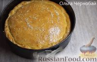 Фото приготовления рецепта: Луковый пирог с плавлеными сырками - шаг №10