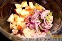 Фото приготовления рецепта: Салат с курицей и яблоками - шаг №5