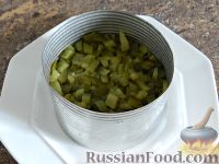 Фото приготовления рецепта: Слоеный салат с жареными шампиньонами - шаг №15