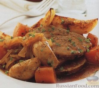 Рецепт Картофель, тушенный с мясом, овощами и домашними колбасками