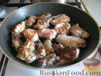 Фото приготовления рецепта: Курица с айвой - шаг №3