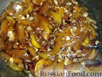 Фото приготовления рецепта: Варенье из айвы с орехами и лимоном - шаг №7