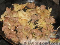 Фото приготовления рецепта: Голубцы с гречкой, грибами и мясным соусом - шаг №4