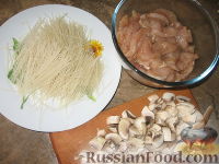 Фото приготовления рецепта: Китайский бульон с рисовой лапшой - шаг №2