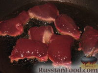 Фото приготовления рецепта: "Бистро" - гречка с печенью и грибами - шаг №4
