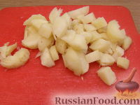 Фото приготовления рецепта: Салат из морской капусты с картофелем и крабовыми палочками - шаг №1