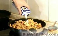 Фото приготовления рецепта: Курица "Амананан" (в ананасовом маринаде, с луком, аджикой и сливками) - шаг №6