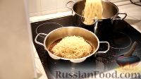 Фото приготовления рецепта: Спагетти с карамелизованными лимонами - шаг №11
